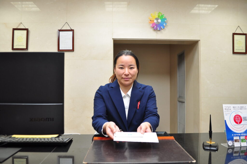 石谷舞さんにフロントスタッフのお仕事について聞きました