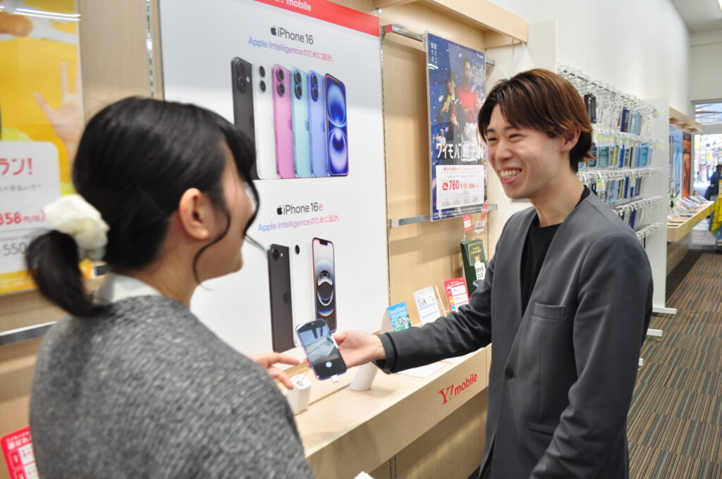 ソフトバンク・auショップ 携帯電話の接客販売スタッフ(アイ・エイチ・ジェイ株式会社)