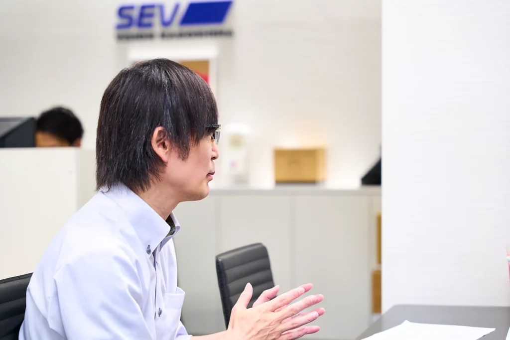デザイン課 課長の桑山 尚士さんに制作デザイナーのお仕事について聞きました